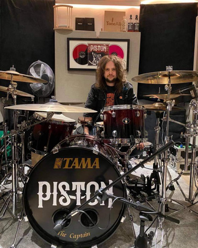 Brad Newlands - Piston